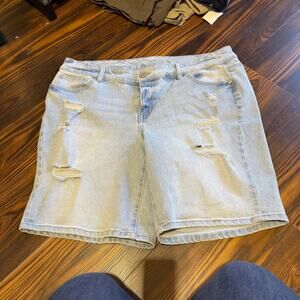 Maurice’s Lightwash Distressed High Rise Denin Shorts Size 18W
